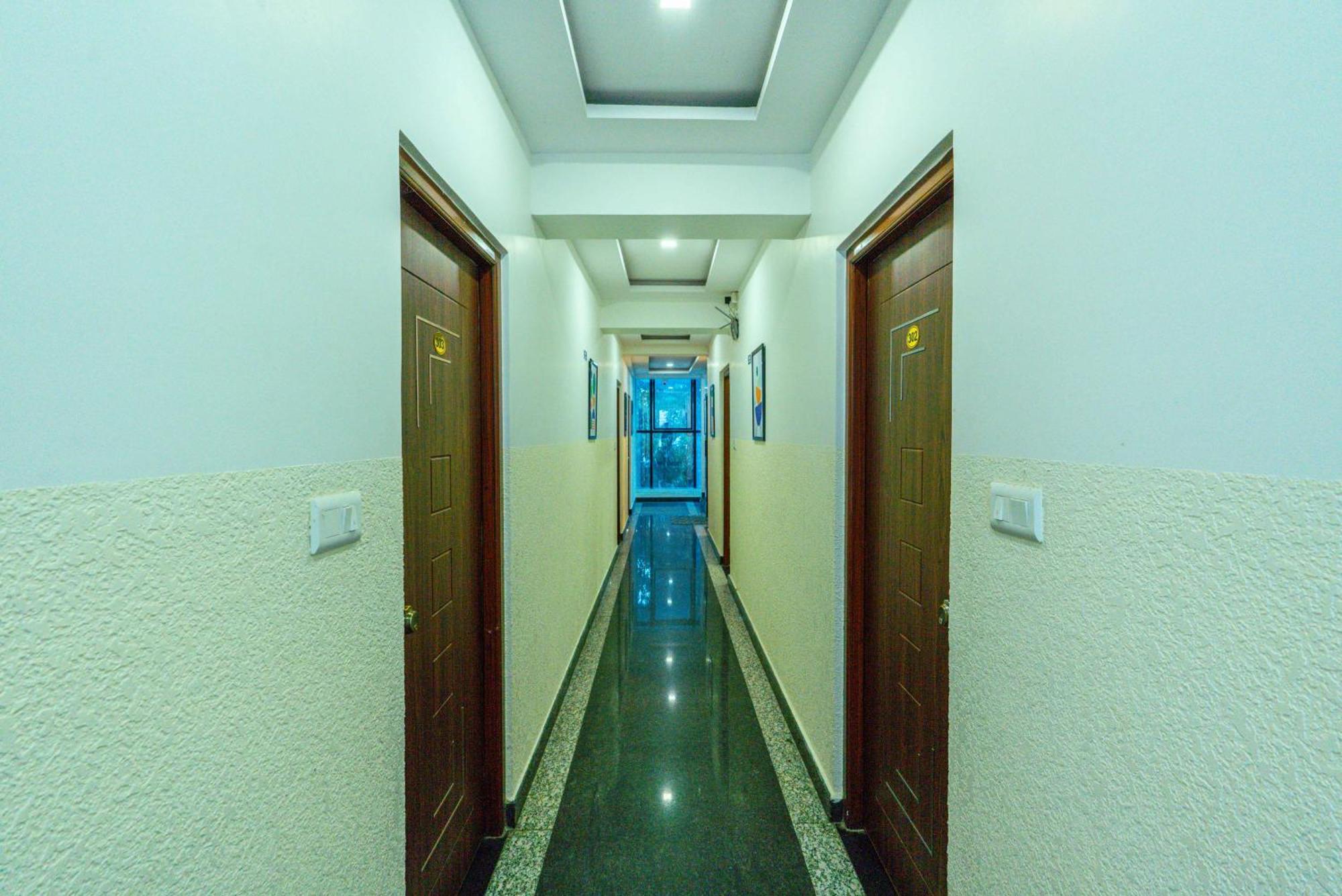 Treebo Elmas Grand Hotel Бангалор Екстериор снимка