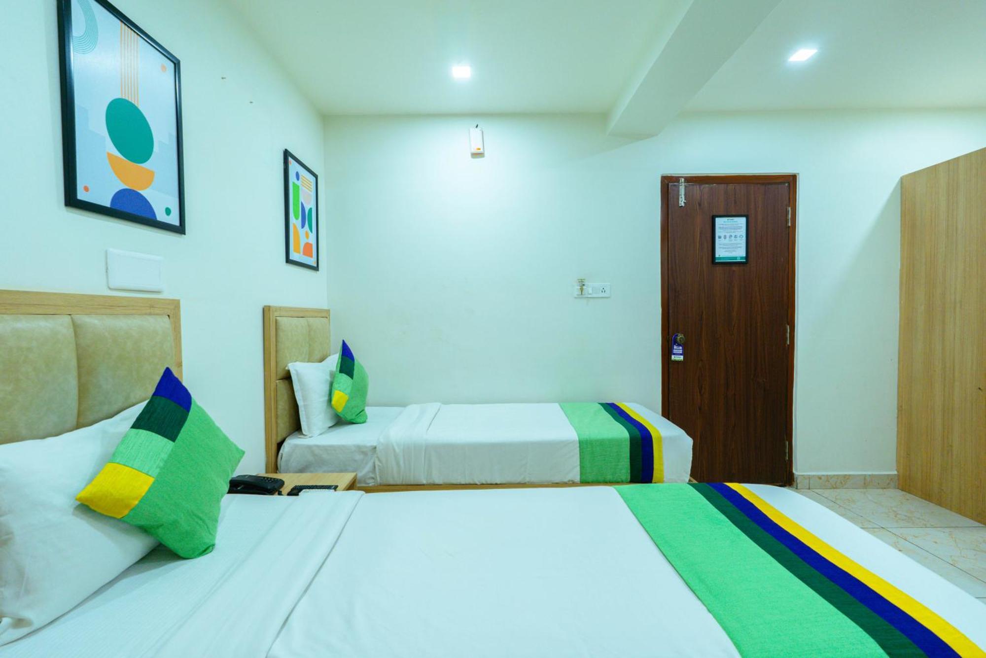 Treebo Elmas Grand Hotel Бангалор Екстериор снимка
