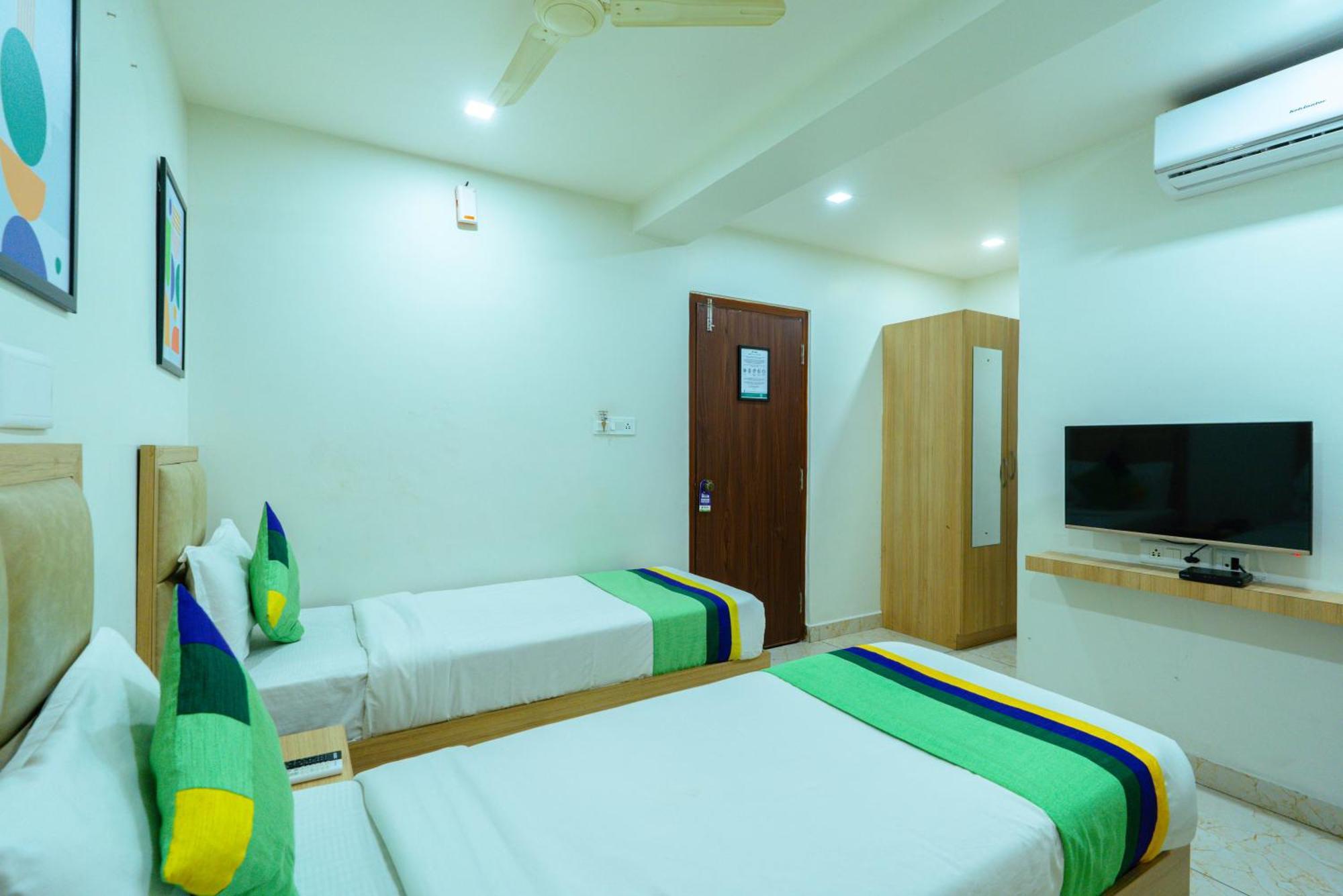 Treebo Elmas Grand Hotel Бангалор Екстериор снимка